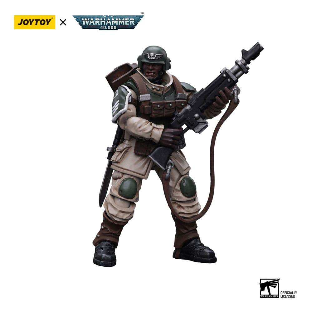 Warhammer 40k Actionfigur 1/18 Astra Militarum Cadian Command Squad Veteran with Regimental Standard 12 cm - Smalltinytoystore